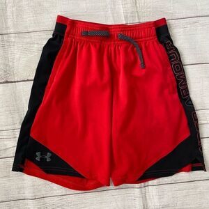 Under Armour youth boys M loose fit heatgear pull on athletic shorts red&black
